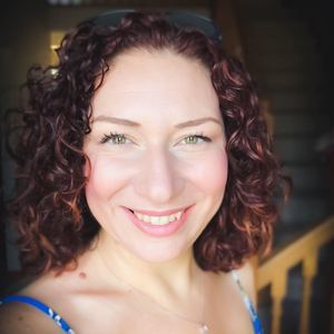 Meet your Posher, Burcu